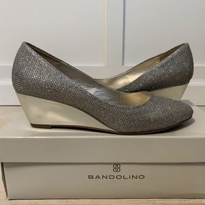 Bandolino Franci Gold wedged pump